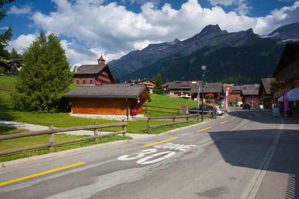 Les Diablerets, İsviçre Bina ahşap şaşırtıcı.