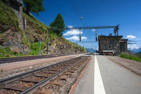 Alp Grum železniční stanice se nachází na železnici Bernina, Swi — Stock fotografie