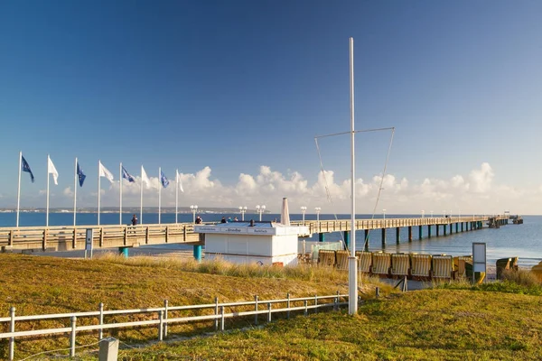 Mañana en el muelle de Binz, Ruegen Island, Alemania . — Foto de Stock