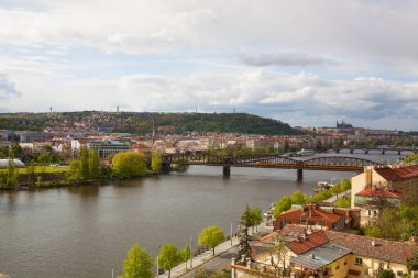Vysehrad yağmur sonrası, Prague, Çek Cumhuriyeti görüntülemek