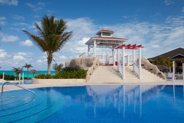 Hotel Gaviota Cayo Santa Maria.Cuba yüzme havuzunda. — Stok fotoğraf