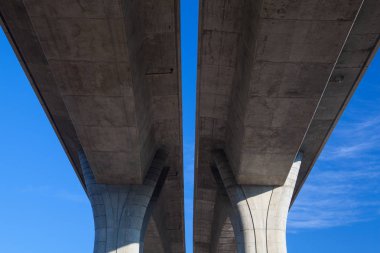 Mimari çizgiler'in altında yolu Köprüsü.