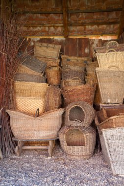 Farklı geçmiş hasır sepetleri 