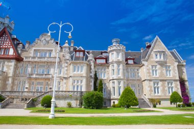 Santander, İspanya - 1 Temmuz 2017: Royal Palace of Santander Magdalena. Bu bir kraliyet ikamet yeriydi ve bugün ev sahipliği Menendez Pelayo uluslararası Üniversitesi