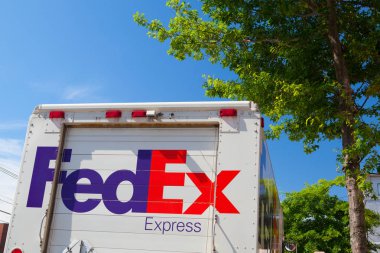 FedEx Express kamyon Portland Caddesi üzerinde.