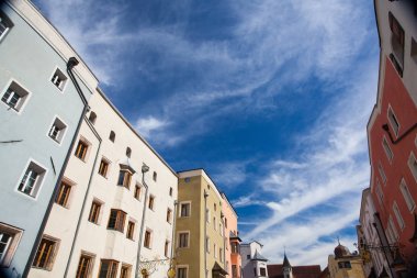 Rattenberg, Avusturya - Eylül 28,2016: Rattenberg tarihi merkezi, Tyrol, Avusturya için Inn Nehri üzerinde küçük ve pitoresk Ortaçağ kenti.