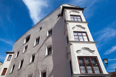 Rattenberg, Avusturya - Eylül 28,2016: Rattenberg tarihi merkezi, Tyrol, Avusturya için Inn Nehri üzerinde küçük ve pitoresk Ortaçağ kenti.