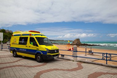 Bir ambulans van Park plaj alanı.