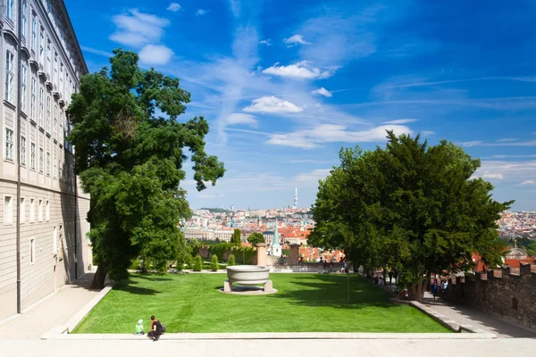 Castelo de Praga e Jardim do Paraíso . — Fotografia de Stock