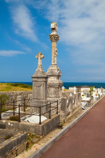 Castro Urdiales Hiszpania Lipca 2017 Cmentarz Municipal Ballena Wybrzeżu Niesamowite — Zdjęcie stockowe