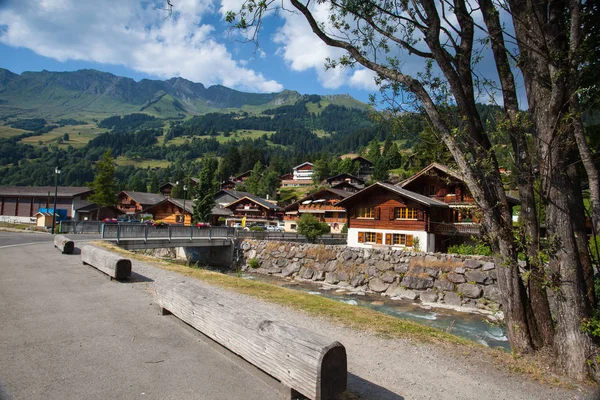 Les Diablerets Schweiz Juli 2015 Erstaunliches Holzgebäude Les Diablerets Schweizerland — Stockfoto