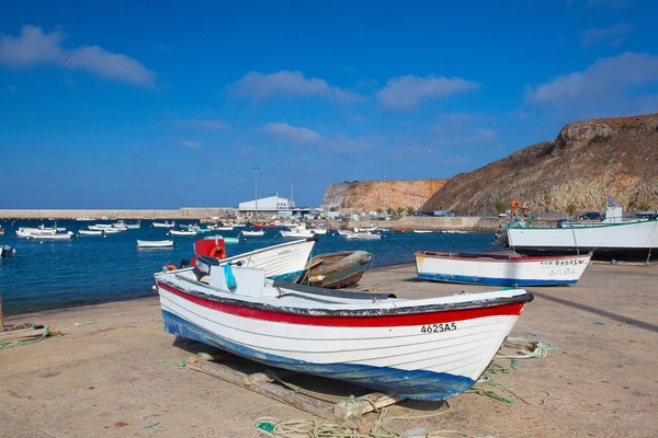 Fiskebåtar i det i Sagres, Portugal. — Stockfoto