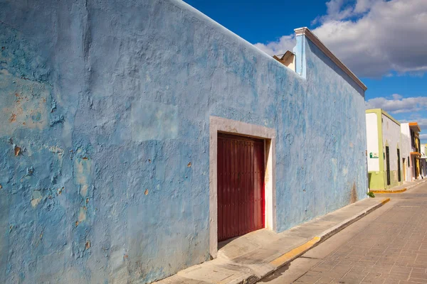 Typical colonial street in Campeche, Mexico. — Stock Photo, Image