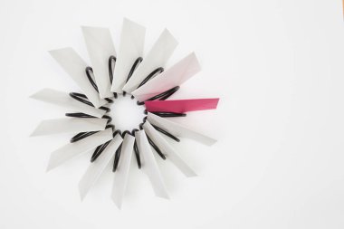 Beyaz ve renkli zarf pervanesinin 