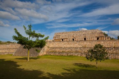 Görkemli Kabah kalıntıları, Meksika. 