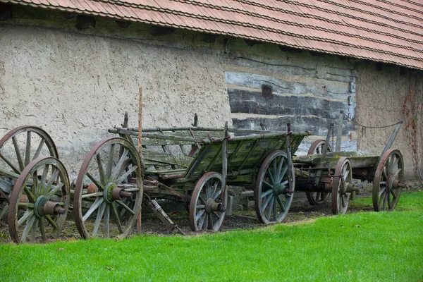 Den typiska historiska trävagnen — Stockfoto
