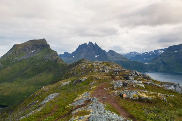 Kilátás a Segla hegység, Norvégia — Stock Fotó