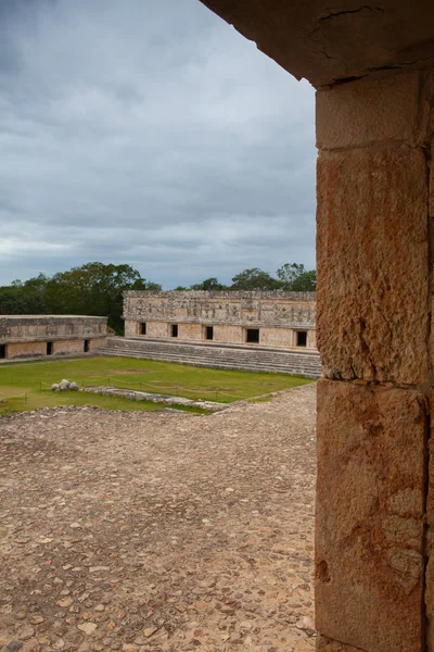 Majestuosas ruinas de la ciudad Maya en Uxmal, México . — Foto de Stock