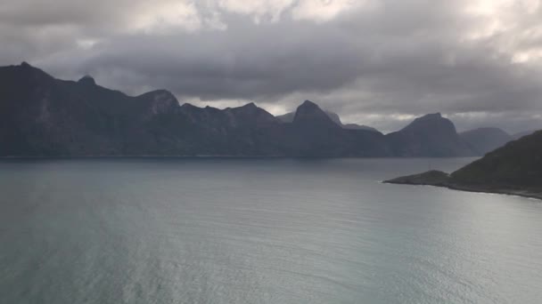 セグラ特集山 Mefjordvaer Senjahopen ノルウェーの Knuten ピークからの眺め — ストック動画