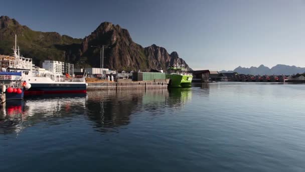 Henningsvaer Noruega Agosto 2017 Pintoresco Puerto Pesquero Henningsvaer Las Islas — Vídeos de Stock