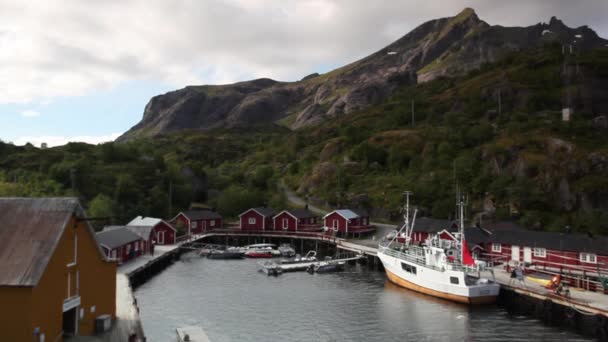 Nusfjord Noruega Agosto 2017 Red Classic Norwegian Rorbu Fishing Huts — Vídeo de stock