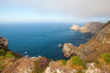 Görünüm tehlike kayalıklarla Cabo Penas, İspanya