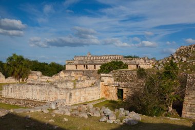 Görkemli Kabah kalıntıları, Meksika. 
