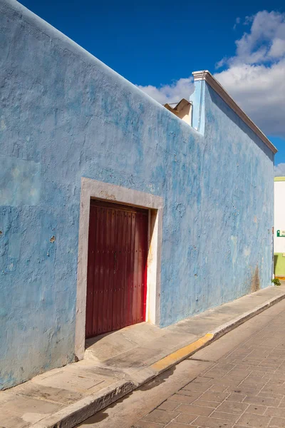 Typical colonial street in Campeche, Mexico. — Stock Photo, Image