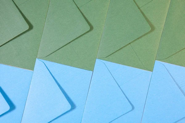 Padrão de envelopes azuis e verdes — Fotografia de Stock