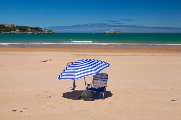 Na pláži na El Puntal poloostrově, Santander, Španělsko — Stock fotografie