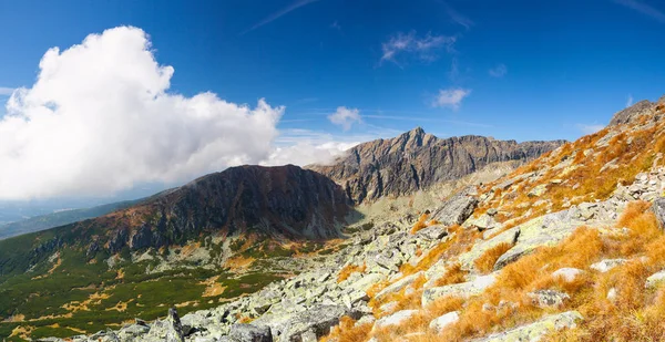 Vue du sommet de la montagne dans les Hautes Tatras, Slovaquie — Photo