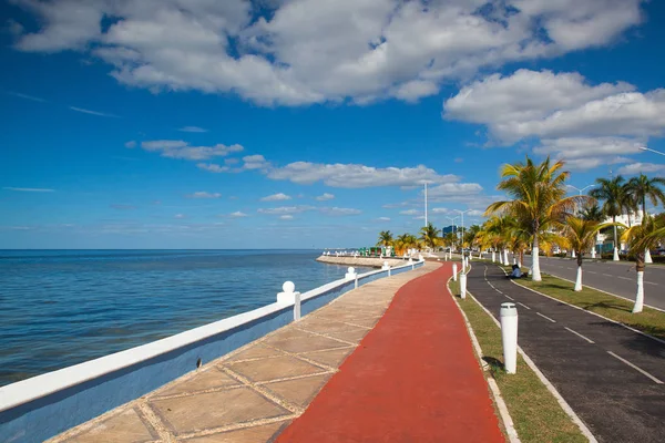 Renovierte Promenade am Meer in Campeche, Mexiko. — Stockfoto