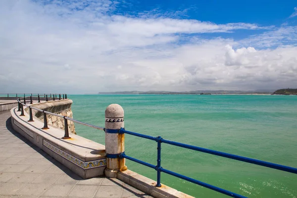 Lege Santander waterfront promenade, Spanje — Stockfoto