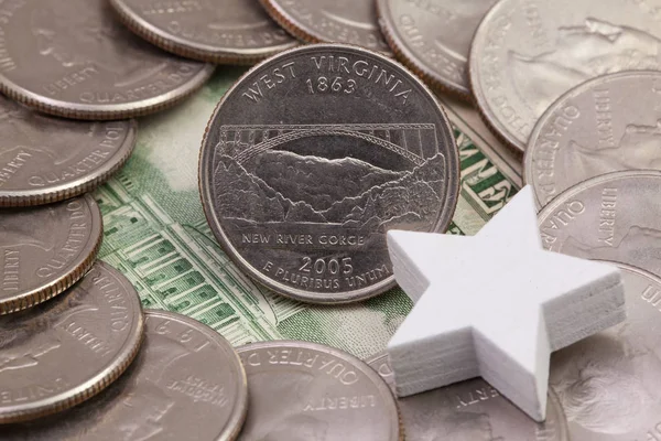 A quarter of West Virginia, quarters of USA and white star. — Stock Photo, Image