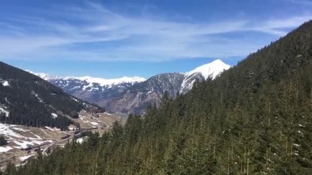 Mensen Rijden Gondels Van Kabelbaan Bad Gastein Een Oostenrijkse Spa — Stockvideo