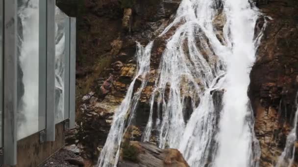 Vattenfall Flyger Vatten Bad Gastein Österrike Vattenfall Med Höjd Droppe — Stockvideo