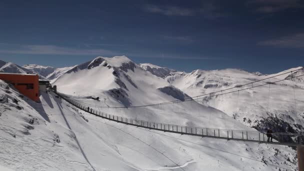 Bad Gastein Austria Abril 2018 Puente Sobre Precipicio Montaña Atracción — Vídeo de stock