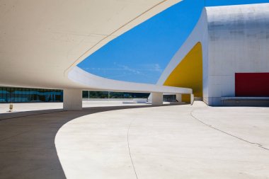 Aviles, İspanya - Temmuz 4,2017: Görünüm Niemeyer Aviles içinde bina merkezi. Kültür Merkezi Brezilyalı mimar Oscar Niemeyer tarafından tasarlanmış.