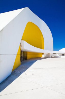 Aviles, İspanya - Temmuz 4,2017: Görünüm Niemeyer Aviles içinde bina merkezi. Kültür Merkezi Brezilyalı mimar Oscar Niemeyer tarafından tasarlanmış.
