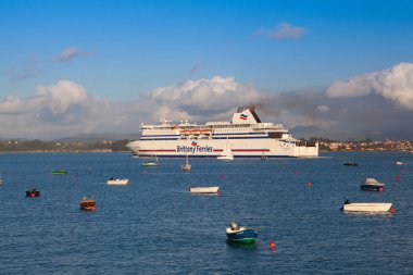Santander, İspanya - 1 Temmuz 2017: Brittany Santander Harbor feribot. Brittany feribotlar filosu feribotlar çalışır bir Fransız nakliye şirketi ve Fransa ve İngiltere, İrlanda ve İspanya arasında ve İngiltere ile İspanya arasındaki feribot gezisi