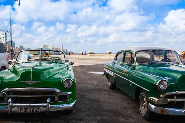 Гавана Куба Січень 2017 Старі Американських Автомобілів Дорозі Гавані Малекон — стокове фото