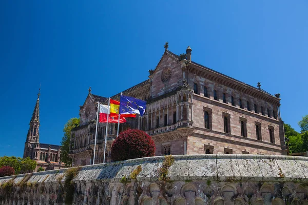 コミージャス スペインの村で Comillas スペイン 2017 パラシオ Sobrellano 1888 年に建てられ パラシオ — ストック写真