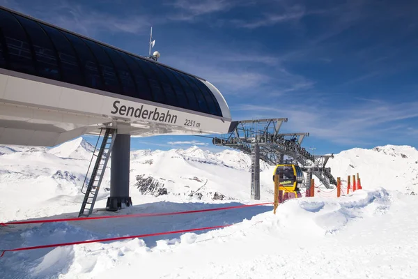 Bad Gastein Austria Kwietnia 2018 Ludzie Jazdy Gondole Kolejki Linowej — Zdjęcie stockowe