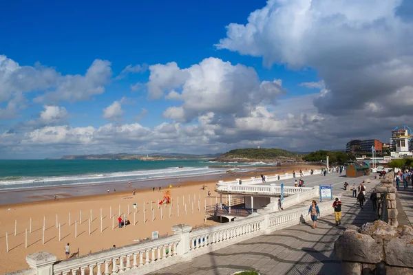 Santander Spanien Juli 2017 Strandpromenade Sardinero Und Surferstrand Sardinero Ist — Stockfoto