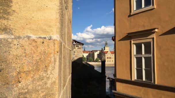 Prag Tjeckien April 2018 Utsikt Från Karlsbron Floden Vltava Och — Stockvideo