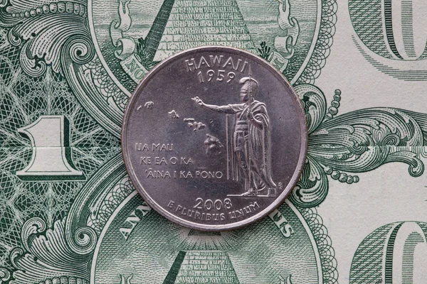 Symetryczny skład banknotów dolarowych i ćwierć Hawajów — Zdjęcie stockowe