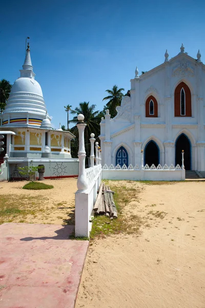 Old Buddhist temple complex of Sri Pushparama Maha Viharaya — Stock Photo, Image