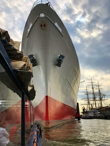 Cargo navire MS Cap San Diegoserves dans le port de Hambourg . — Photo