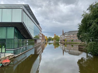 Amsterdam Üniversitesi, Hollanda 'da bulunan bir devlet üniversitesidir.