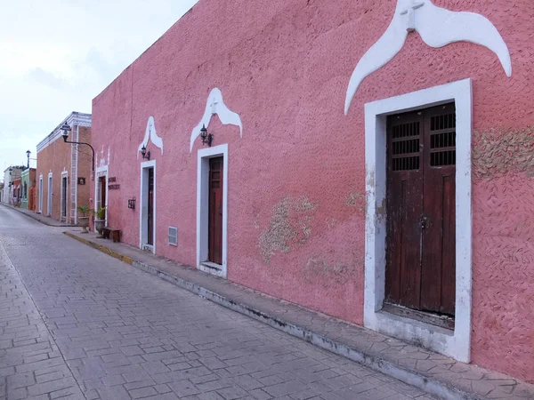 Typische koloniale straat in Chihuahua, Mexico. — Stockfoto